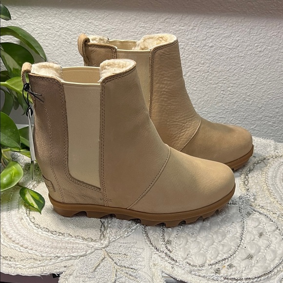 NWT Sorel ARCTIC™ WEDGE II CHELSEA LUX BOOT​ - Picture 4 of 16